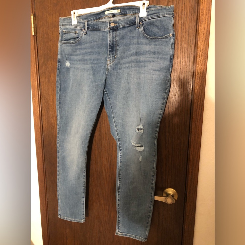Levi’s Plus 20w 20 711 Skinny Mid Rise Light Wash Distressed Jean